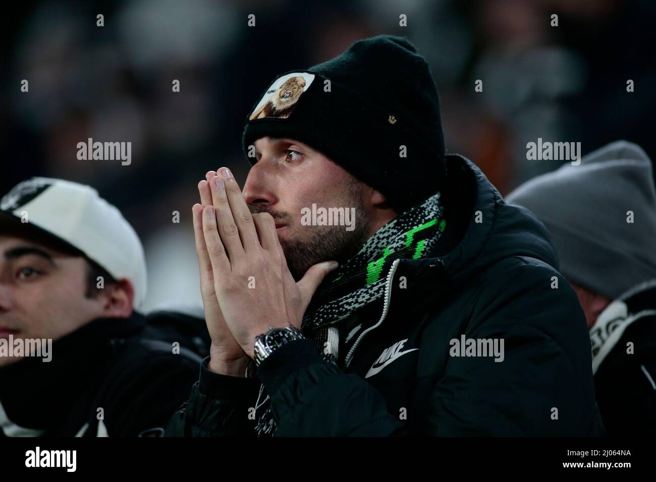 Torino, Italia. 16th Mar 2022. Juventus Supporter durante la UEFA Champions League, Round of 16, partita di calcio a 2nd stadi tra Juventus FC e Villarreal CF il 16 marzo 2022 all'Allianz Stadium di Torino, Italia Credit: Independent Photo Agency/Alamy Live News Foto Stock