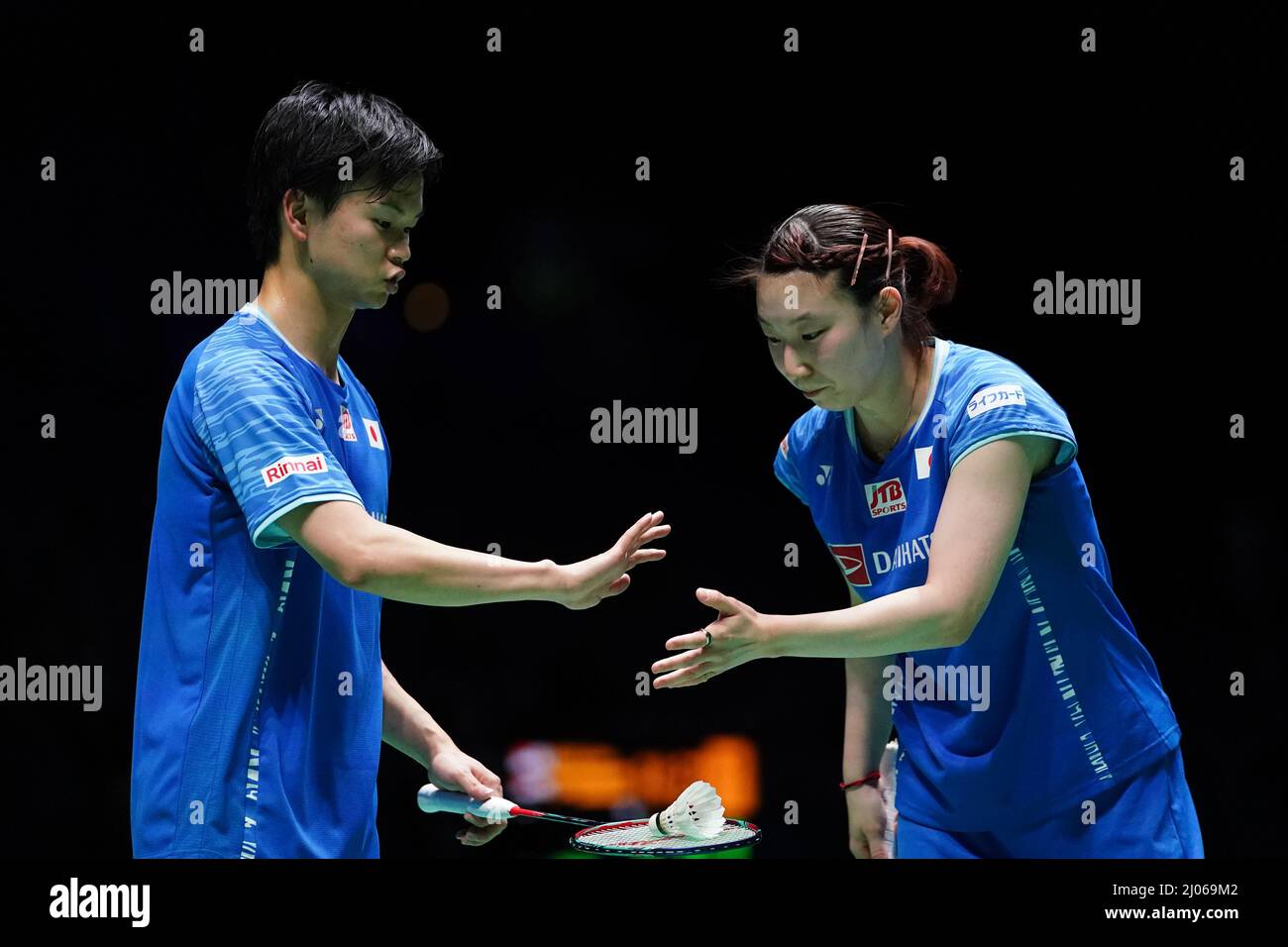 Yuta Watanabe e Arisa Higashino (a destra) in azione contro l'Egitto Doha Hany e Adam Hatem Elgamal durante il giorno uno DEI YONEX All England Open Badminton Championships presso l'Otilita Arena di Birmingham. Data foto: Mercoledì 16 marzo 2022. Foto Stock