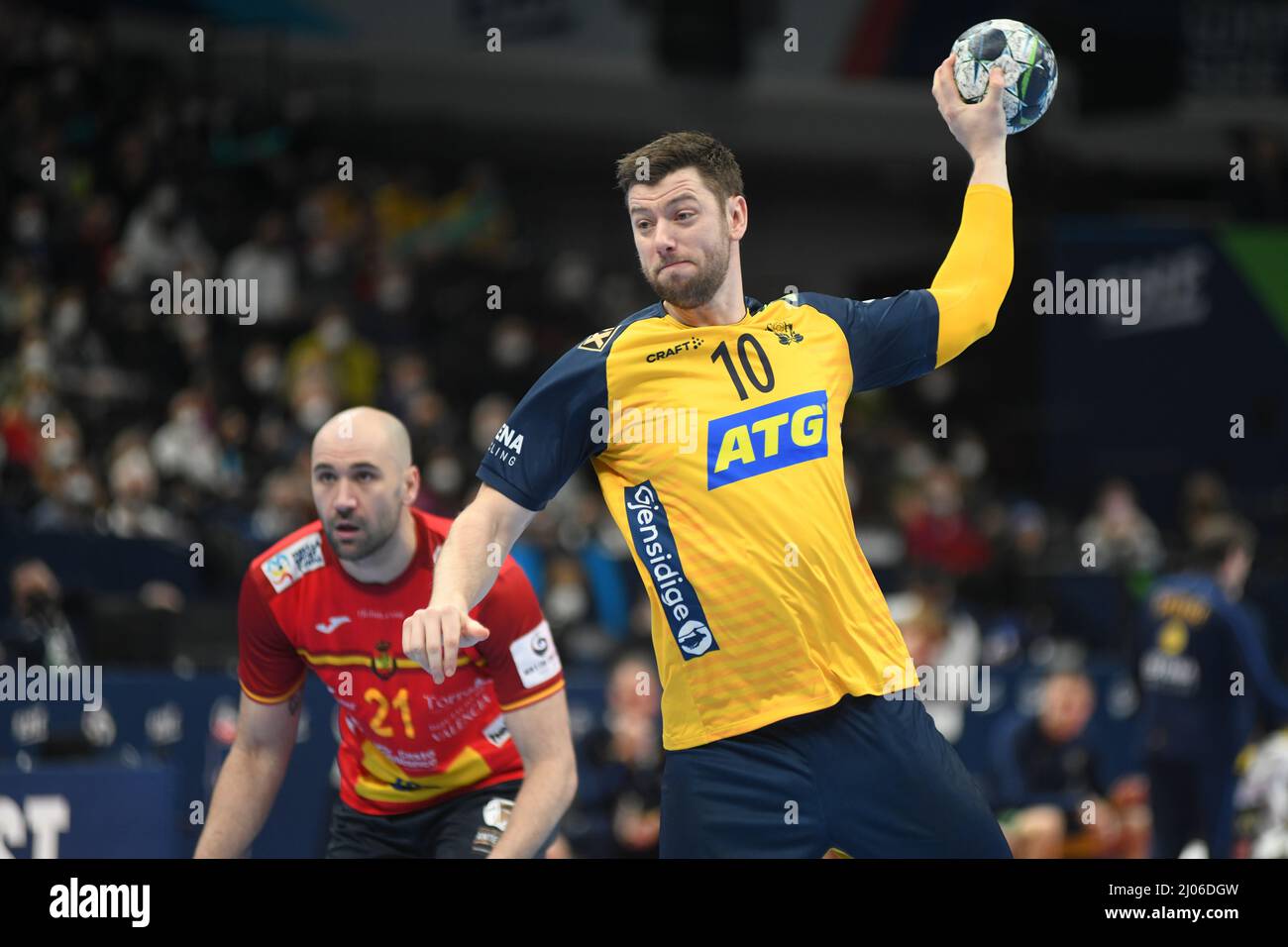 Niclas Ekberg (Svezia) contro la Spagna. EHF Euro 2022. Gioco finale Foto Stock