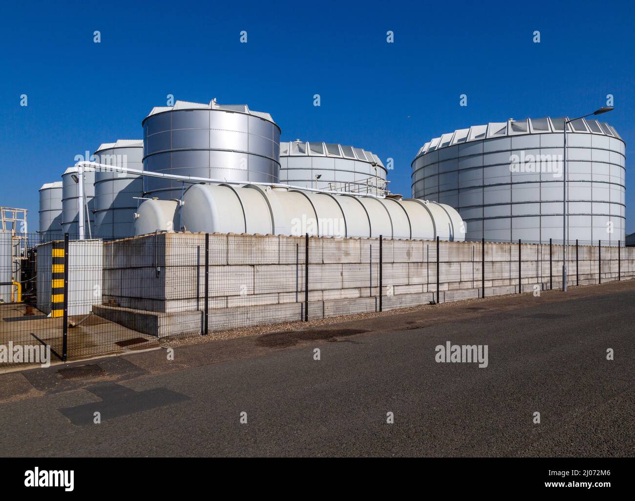 Serbatoi di stoccaggio di fertilser liquido, Nitrasol, Great Yarmouth, Norfolk, Inghilterra, REGNO UNITO Foto Stock