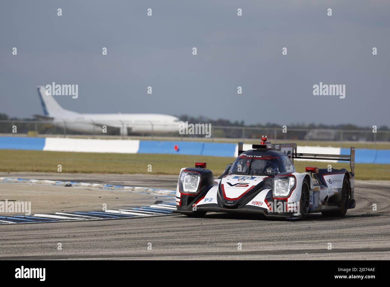 10 MULLER Nico (swi), CULLEN Ryan (gbr), Mike Rockenfeller (ger), Vector Sport, Oreca 07 - Gibson, azione , durante le 1000 miglia di Sebring, 1st round del FIA World Endurance Championship 2022 sul circuito Sebring International Raceway dal 16 al 18 marzo, a Sebring, Florida, Stati Uniti d'America - Foto: Frederic le Floc H/DPPI/LiveMedia Foto Stock