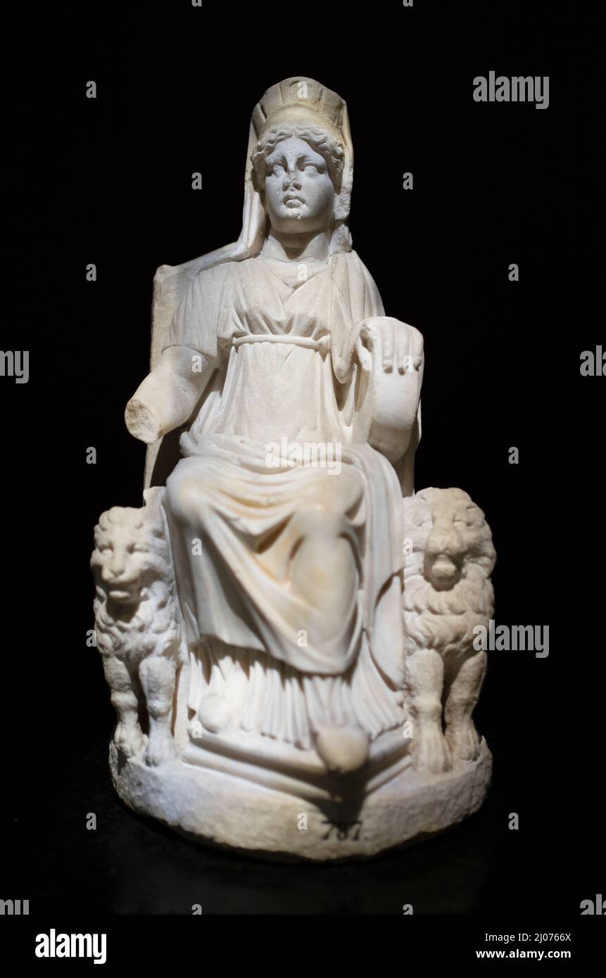 Statua della Grande Dea, Cibele da Nicea a Bitinia (Iznik). 2nd secolo CE. Museo Archeologico di Istanbul, Turchia. Foto Stock