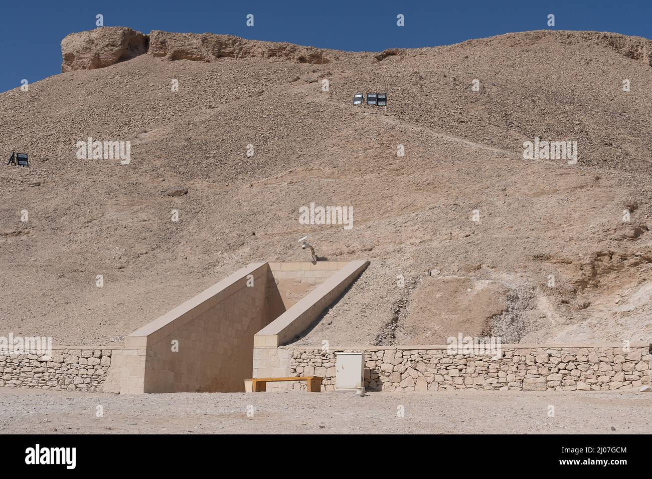 Valle dei Re vicino a Luxor. Viaggio in Egitto, famosi monumenti egizi. Ricerche archeologiche nelle montagne della Valle dei Re nell'anc Foto Stock