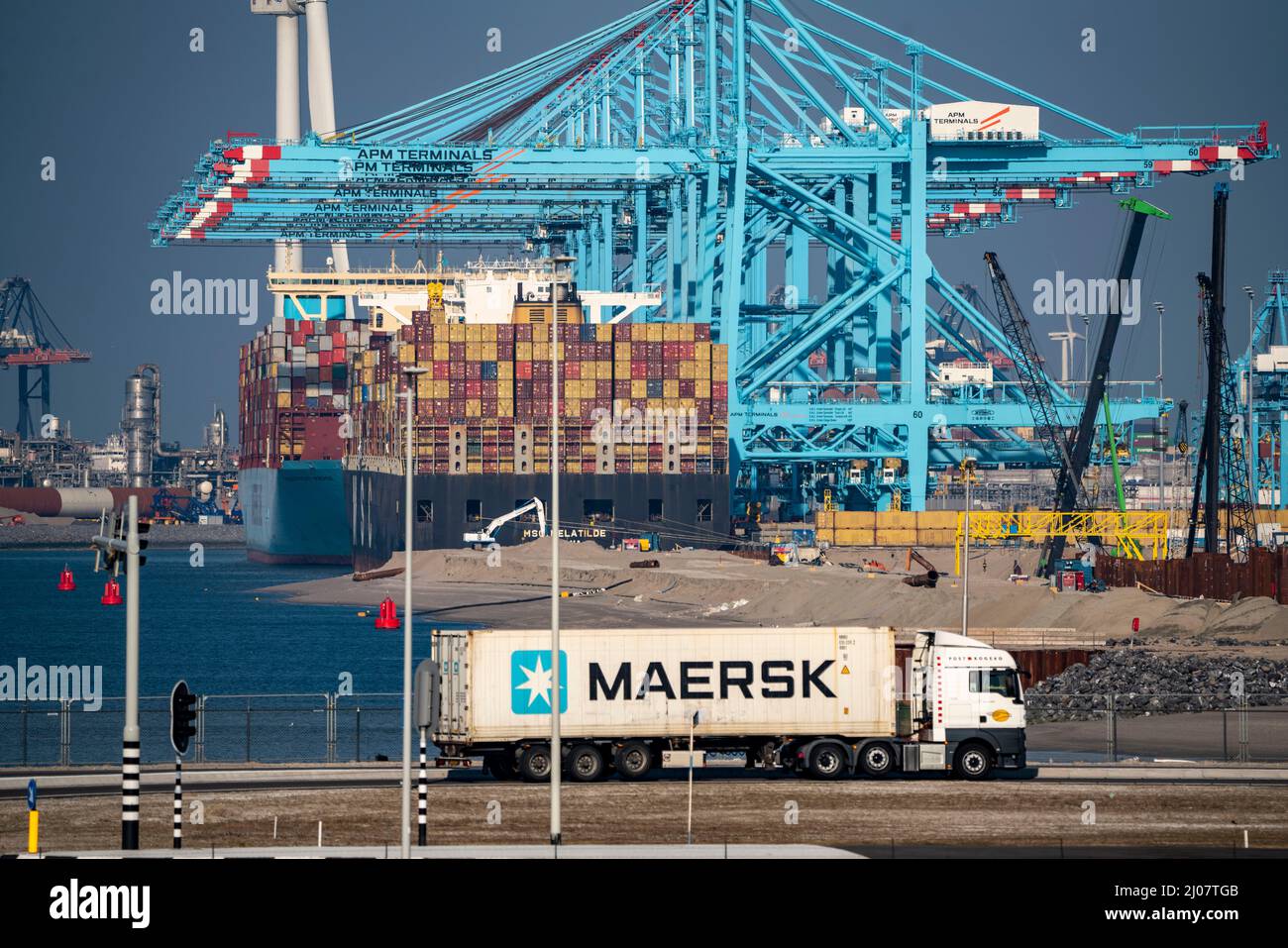 Il porto marittimo di Rotterdam, Paesi Bassi, il porto di mare profondo Maasvlakte 2, su un'area terrestre creata artificialmente al largo della costa originaria, APM Container Term Foto Stock