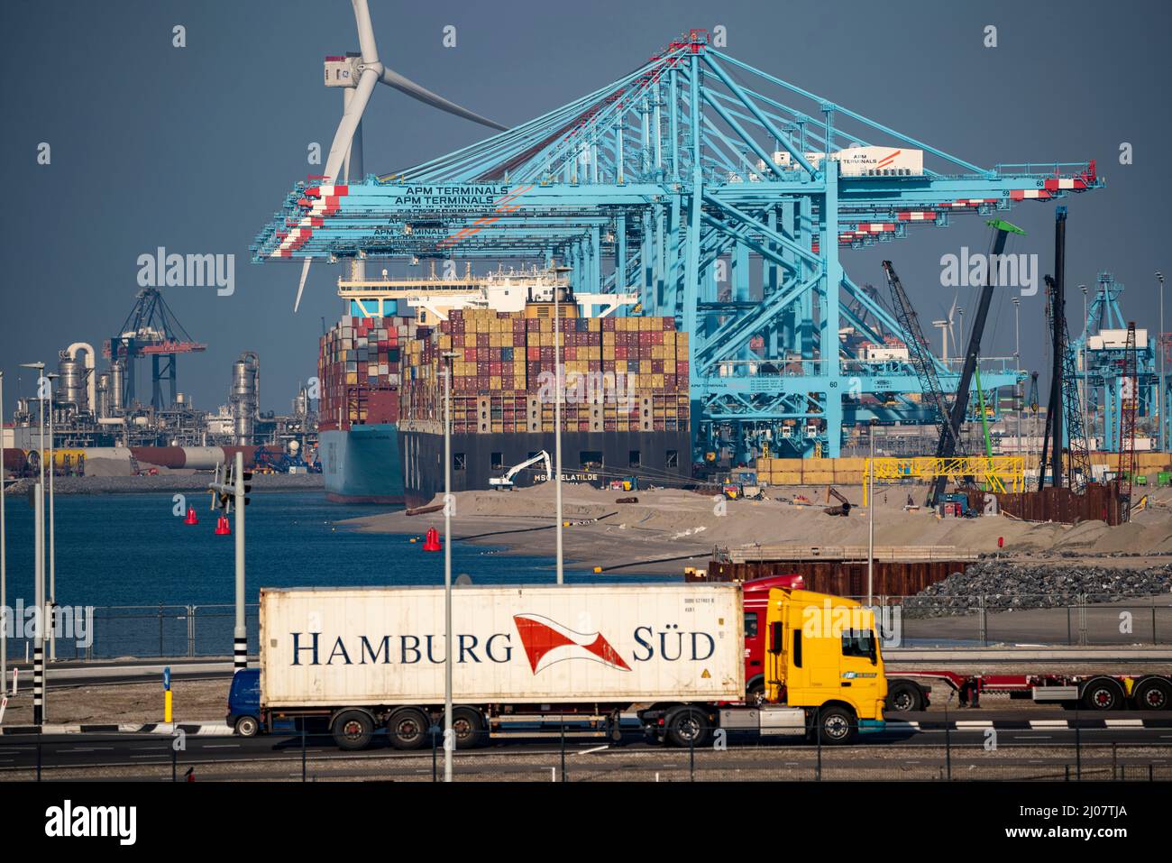 Il porto marittimo di Rotterdam, Paesi Bassi, il porto di mare profondo Maasvlakte 2, su un'area terrestre creata artificialmente al largo della costa originaria, APM Container Term Foto Stock