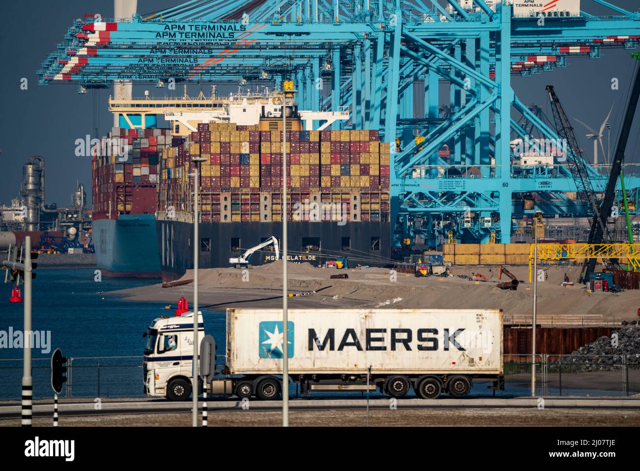Il porto marittimo di Rotterdam, Paesi Bassi, il porto di mare profondo Maasvlakte 2, su un'area terrestre creata artificialmente al largo della costa originaria, APM Container Term Foto Stock