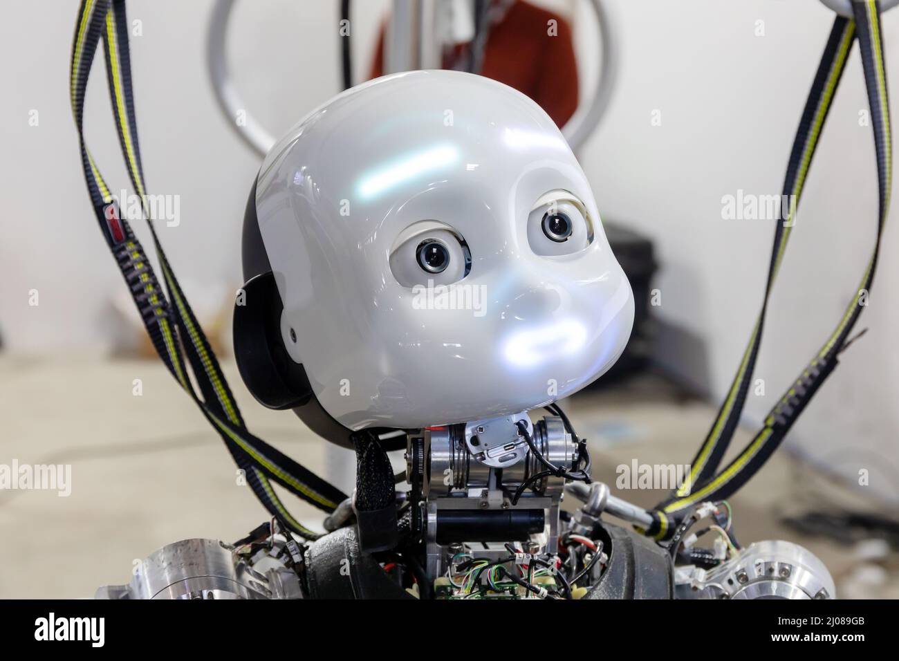 Roma, Italia - 10 ottobre 2021: Robot umanoide per la ricerca nel campo della robotica e dell'intelligenza artificiale. Viene utilizzato per progettare robot. Foto Stock