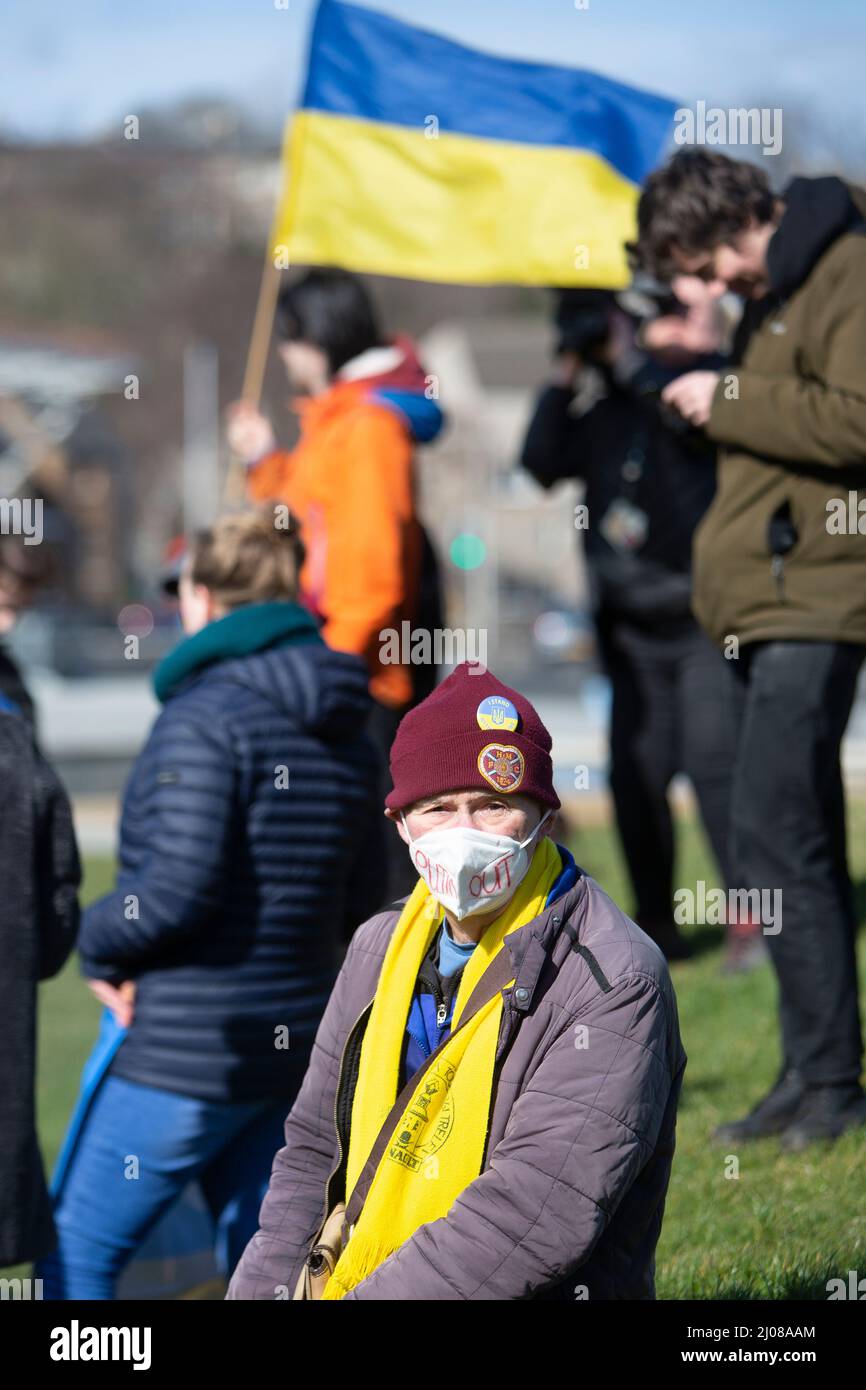 Edimburgo, Regno Unito. 17th Mar 2022. Manifestazione Ucraina al di fuori del Parlamento scozzese. Edimburgo. Scozia. PIC Credit: Pako Mera/Alamy Live News Foto Stock