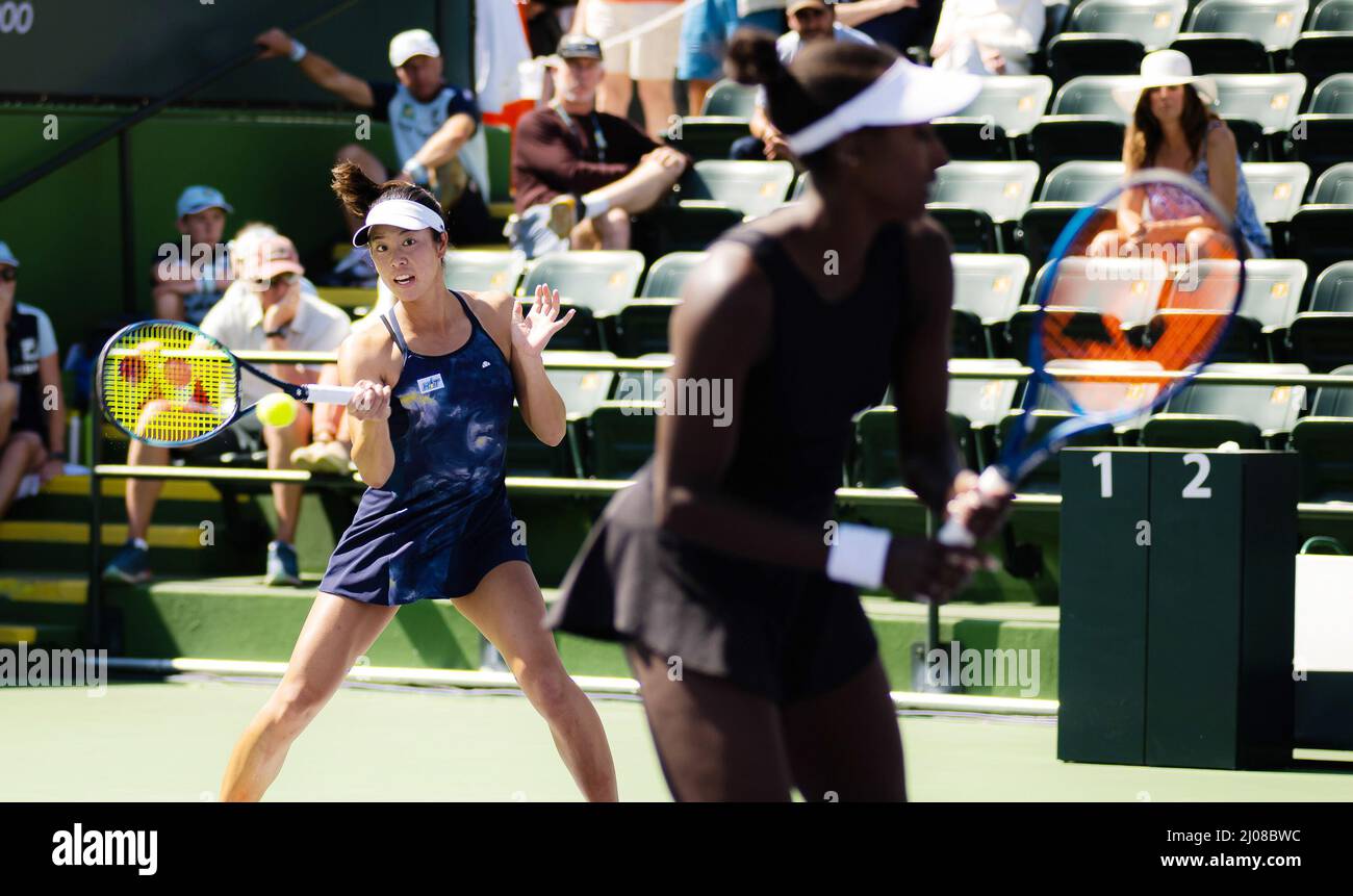 ENA Shibahara del Giappone gioca due volte al torneo di tennis 2022 BNP Paribas Open, WTA 1000 il 16 marzo 2022 presso l'Indian Wells Tennis Garden di Indian Wells, USA - Foto: Rob Prange/DPPI/LiveMedia Foto Stock