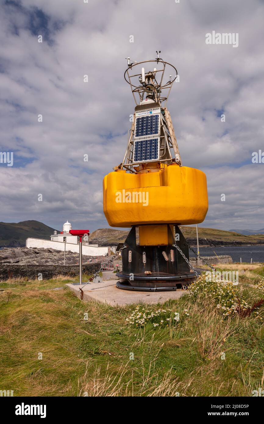 Faro dell'isola di Valencia sulla costa atlantica della contea di Kerry, Irlanda Foto Stock