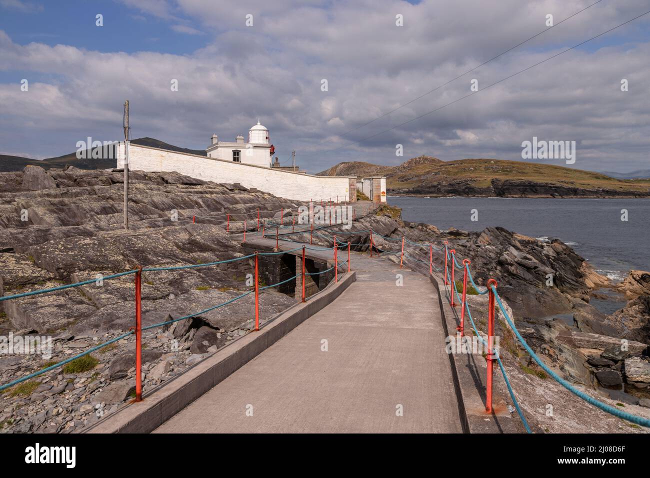 Faro dell'isola di Valencia sulla costa atlantica della contea di Kerry, Irlanda Foto Stock