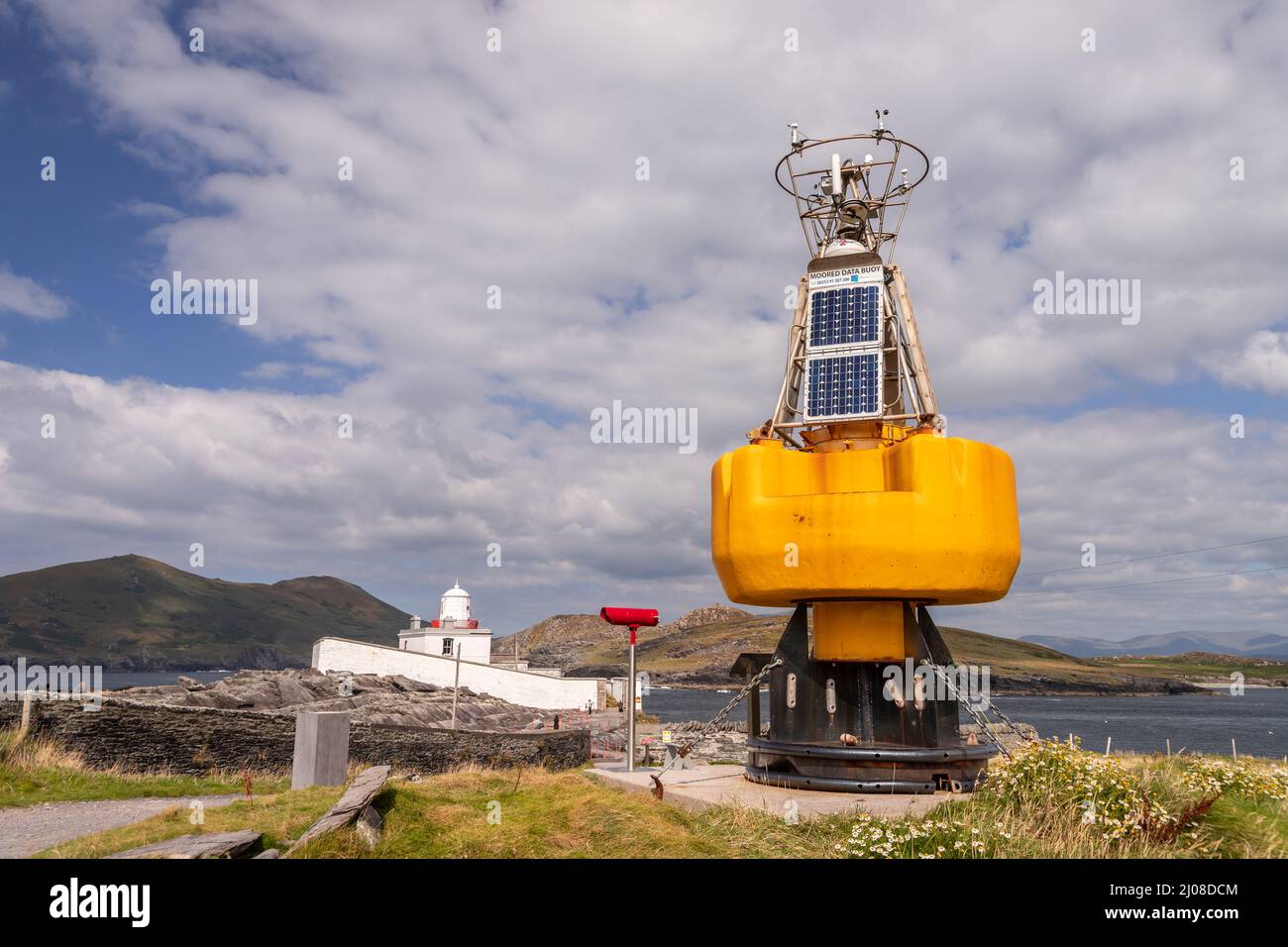 Faro dell'isola di Valencia sulla costa atlantica della contea di Kerry, Irlanda Foto Stock