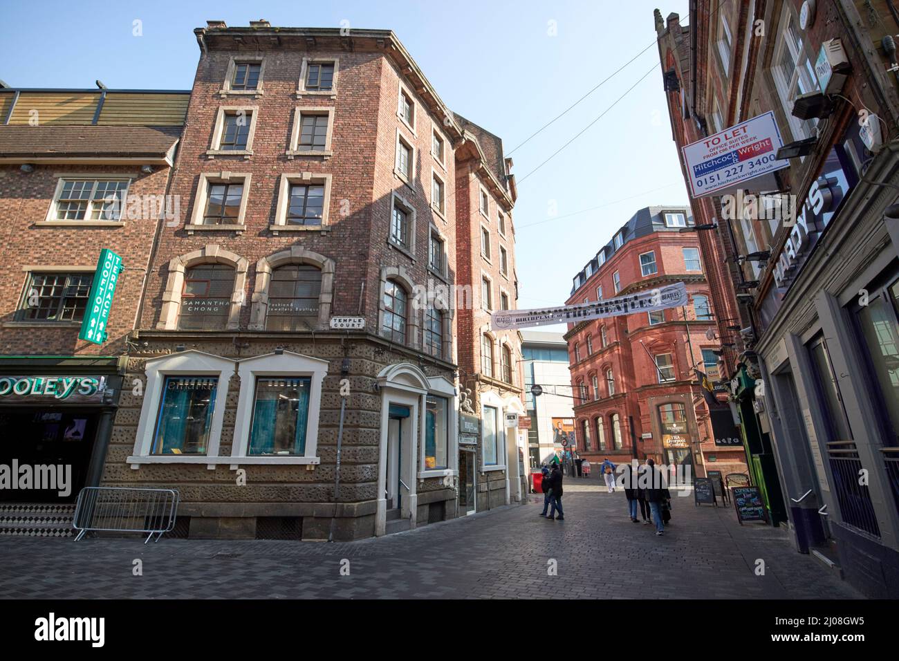 la strada pedonale mathew e la corte del tempio nel quartiere della caverna di liverpool, inghilterra, regno unito Foto Stock