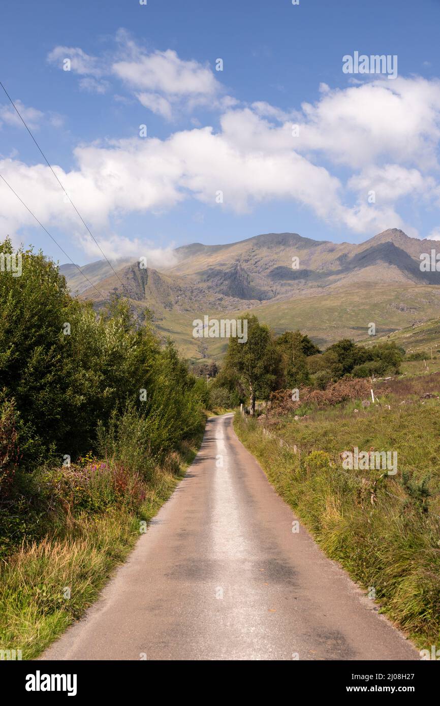 Strada attraverso il Gap di Dunloe, Contea di Kerry, Irlanda Foto Stock