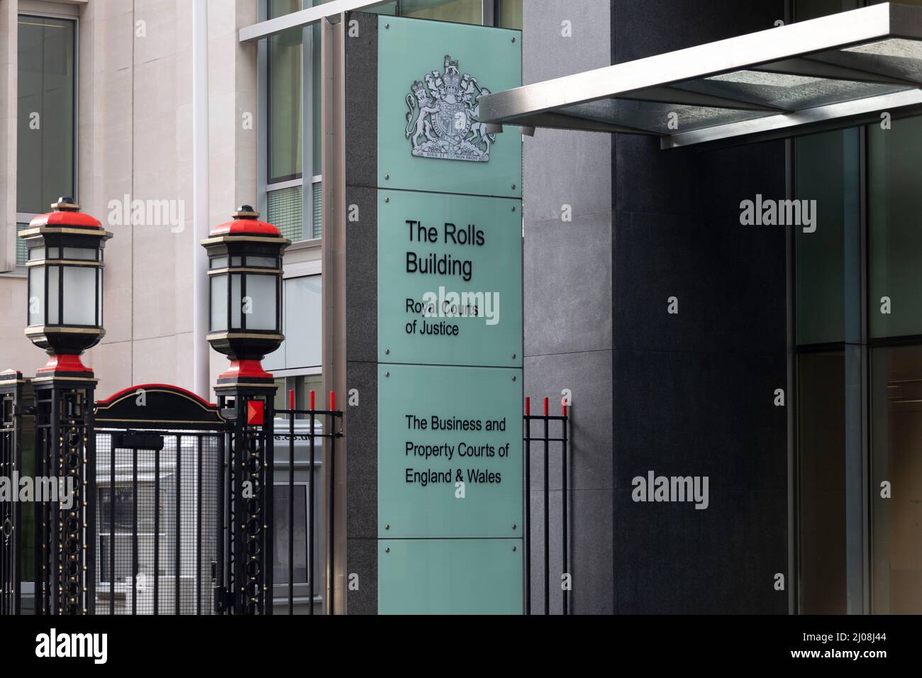 Vista generale dei Rolls Building, Business and Property Courts di Inghilterra e Galles, in cui si sono verificati casi di alta Corte – penale grave o di alto profilo o civile la Foto Stock