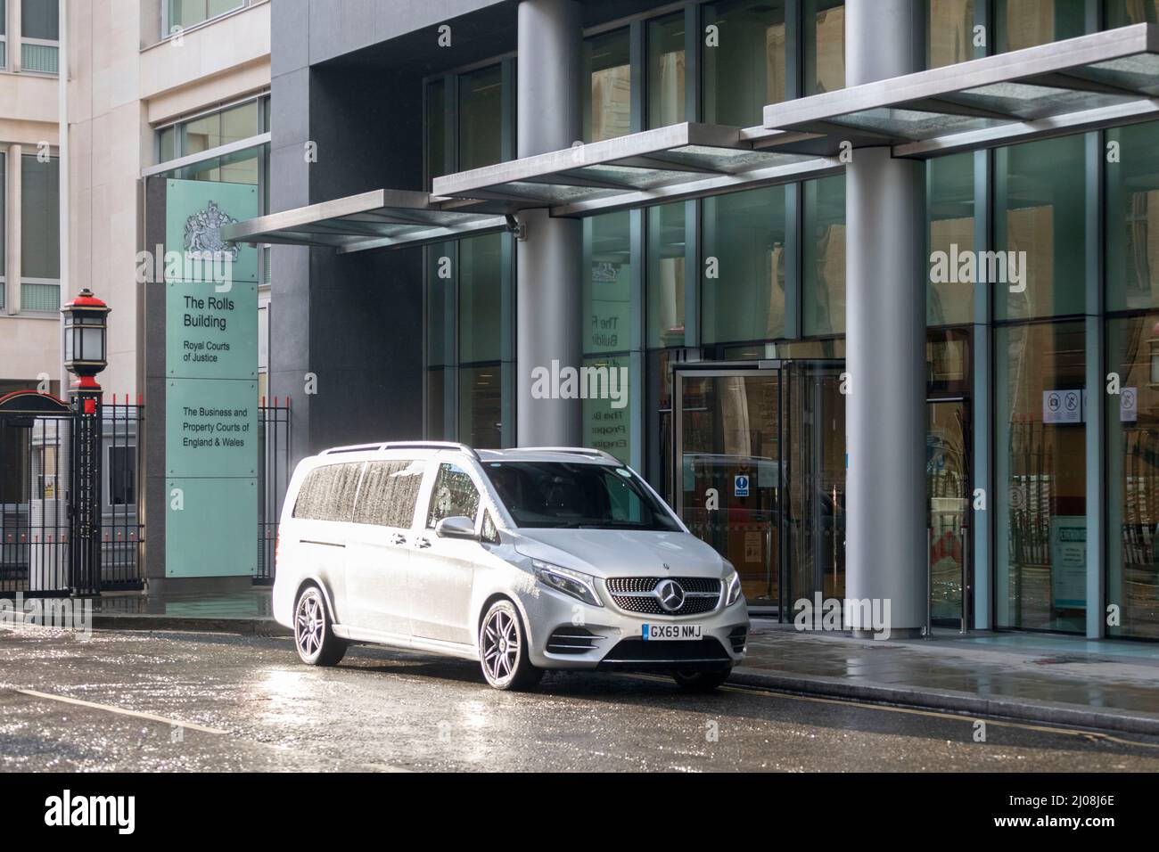 Vista generale dei Rolls Building, Business and Property Courts di Inghilterra e Galles, in cui si sono verificati casi di alta Corte – penale grave o di alto profilo o civile la Foto Stock