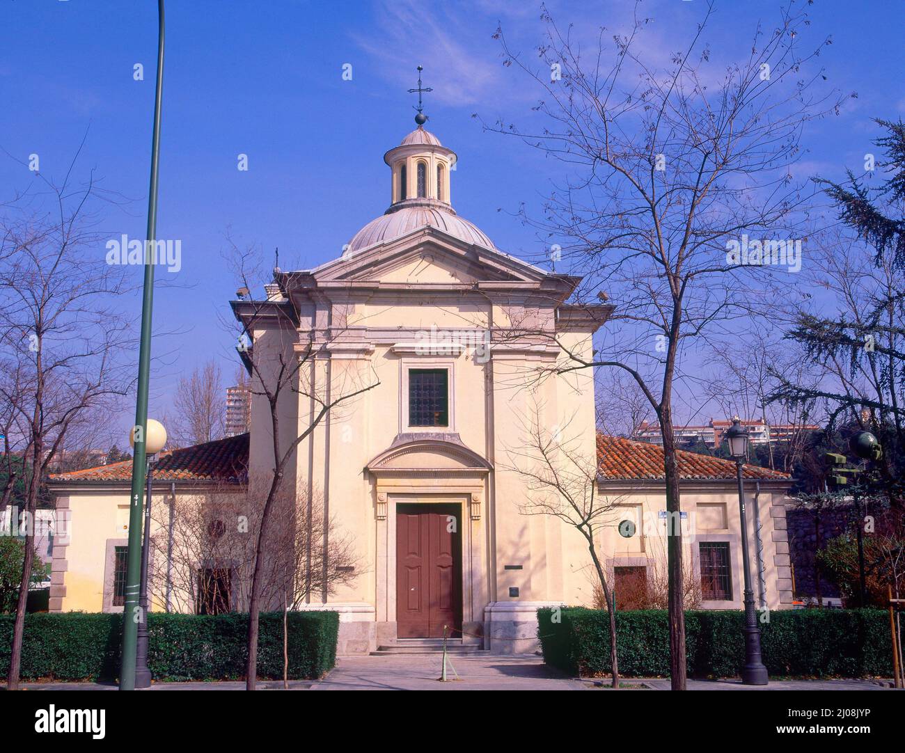 ESTERNO - FACHADA DE LA ERMITA - CONSTRUIDA ENTRE 1792 Y 1798. Autore: FONTANA FRANCISCO. LOCALITÀ: ERMITA DE SAN ANTONIO DE LA FLORIDA. MADRID. SPAGNA. Foto Stock