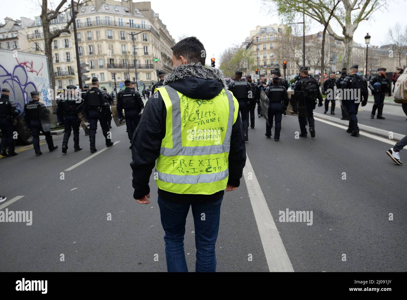 Mobilitazione interprofessionale a Parigi su richiesta della CGT e dell'UNSA per l'aumento dei salari. Circa 5000 persone marciarono da Place de la République Foto Stock