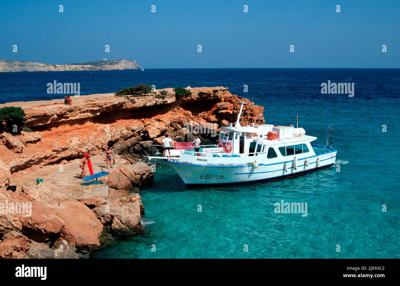 Barca nella baia di Cala Comte, Ibiza, Spagna, Europa Foto Stock