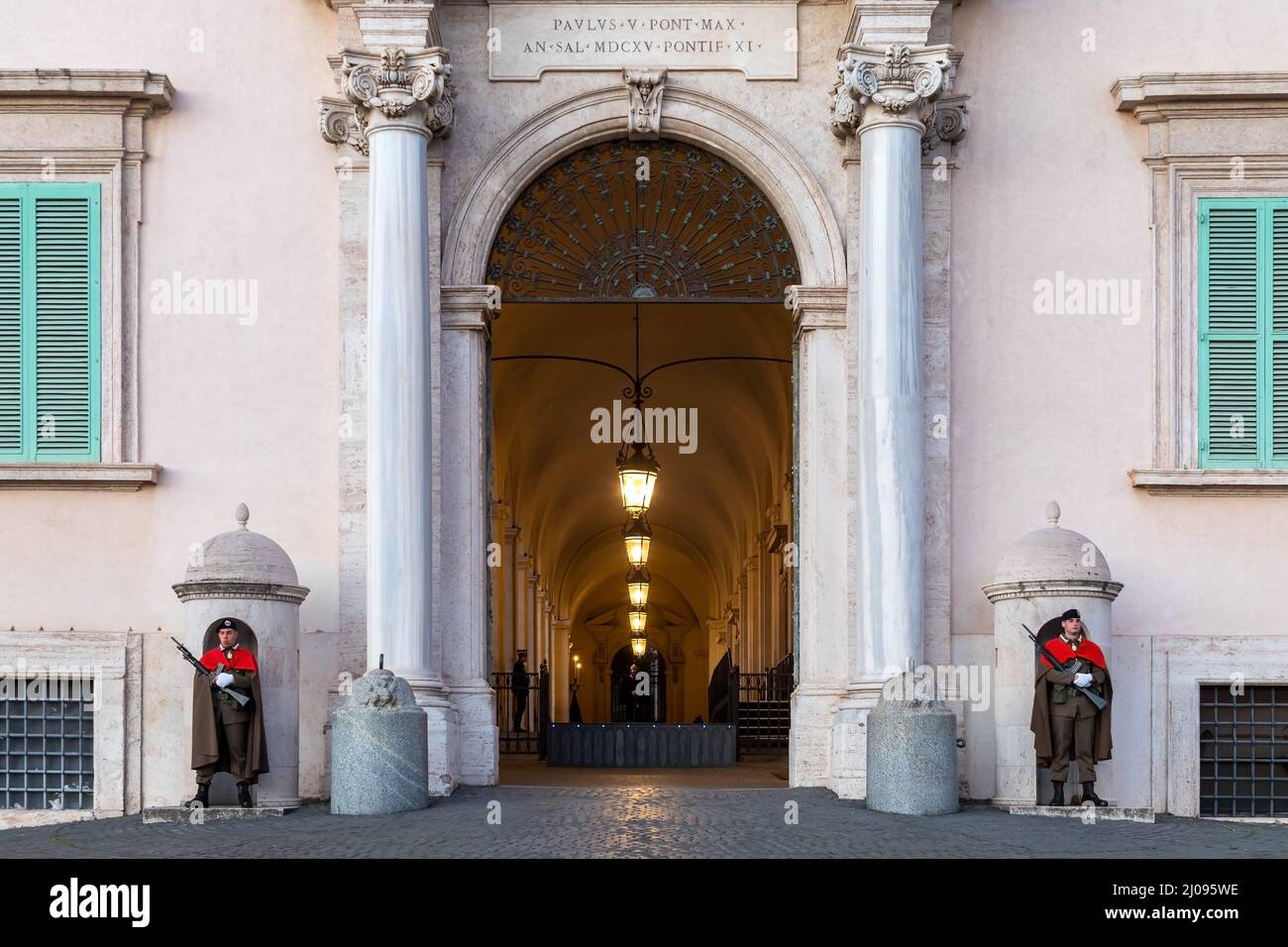 Facciata principale del palazzo quirinale roma italia immagini e ...