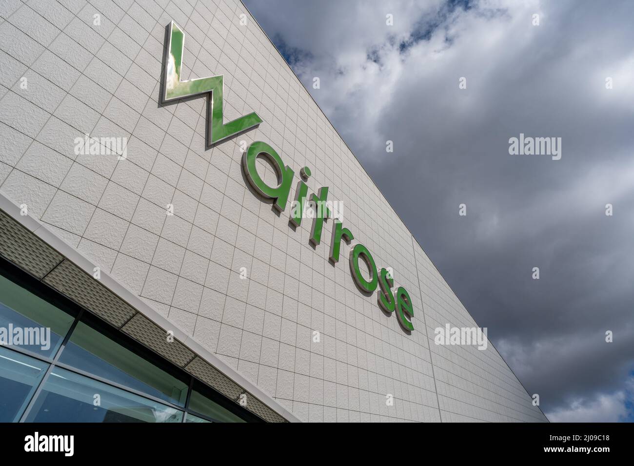 Basingstoke, Hampshire, Regno Unito - Marzo 18 2022: Waitrose Store su Basing View Foto Stock