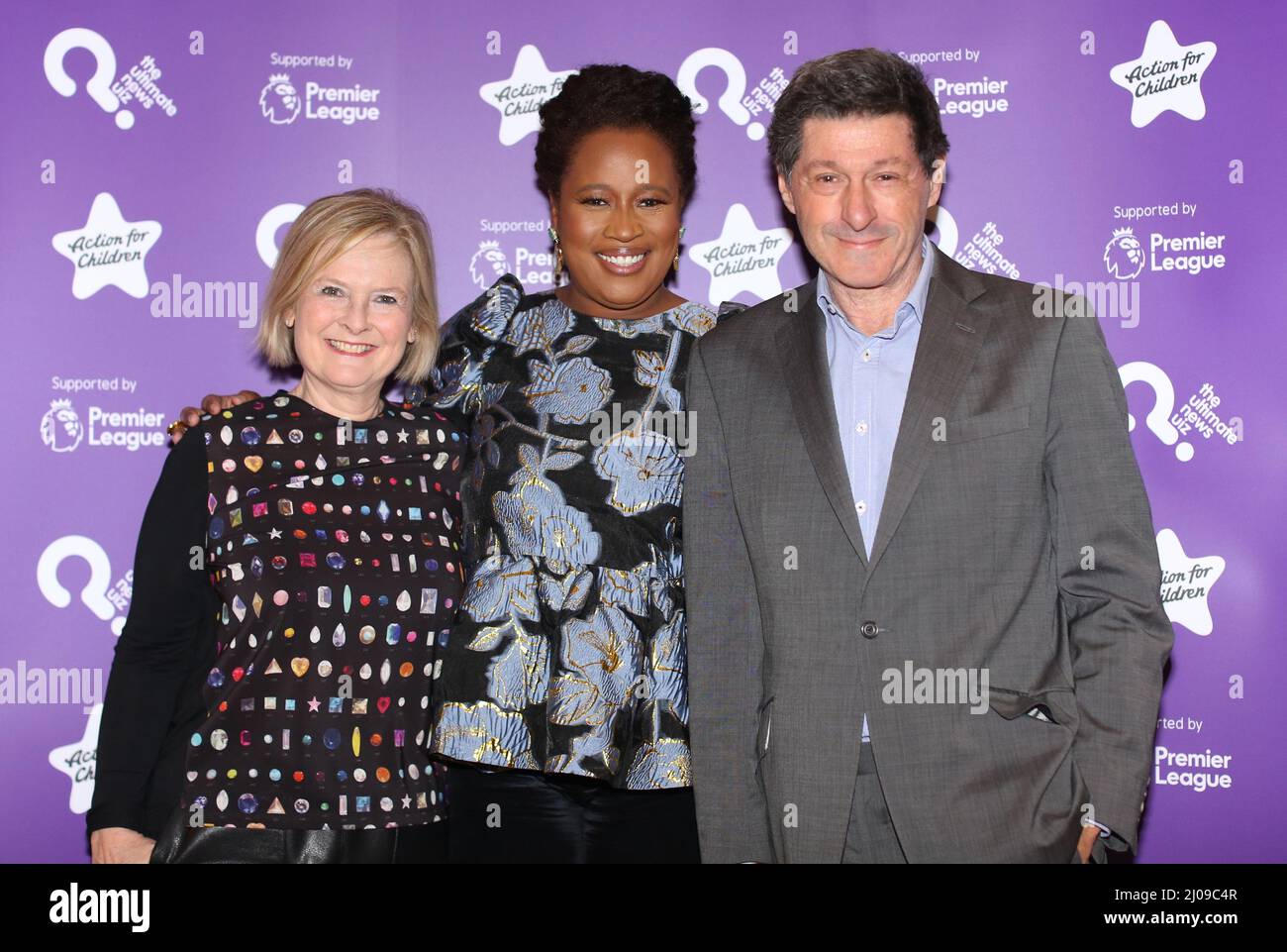 (Da sinistra a destra) Martha Kearney, Charlene White e Jon Sopel partecipano al Quiz 2022 di Action for Children's The Ultimate News, presso il Grand Connaught Rooms, nel centro di Londra. Data foto: Giovedì 17 marzo 2022. Foto Stock