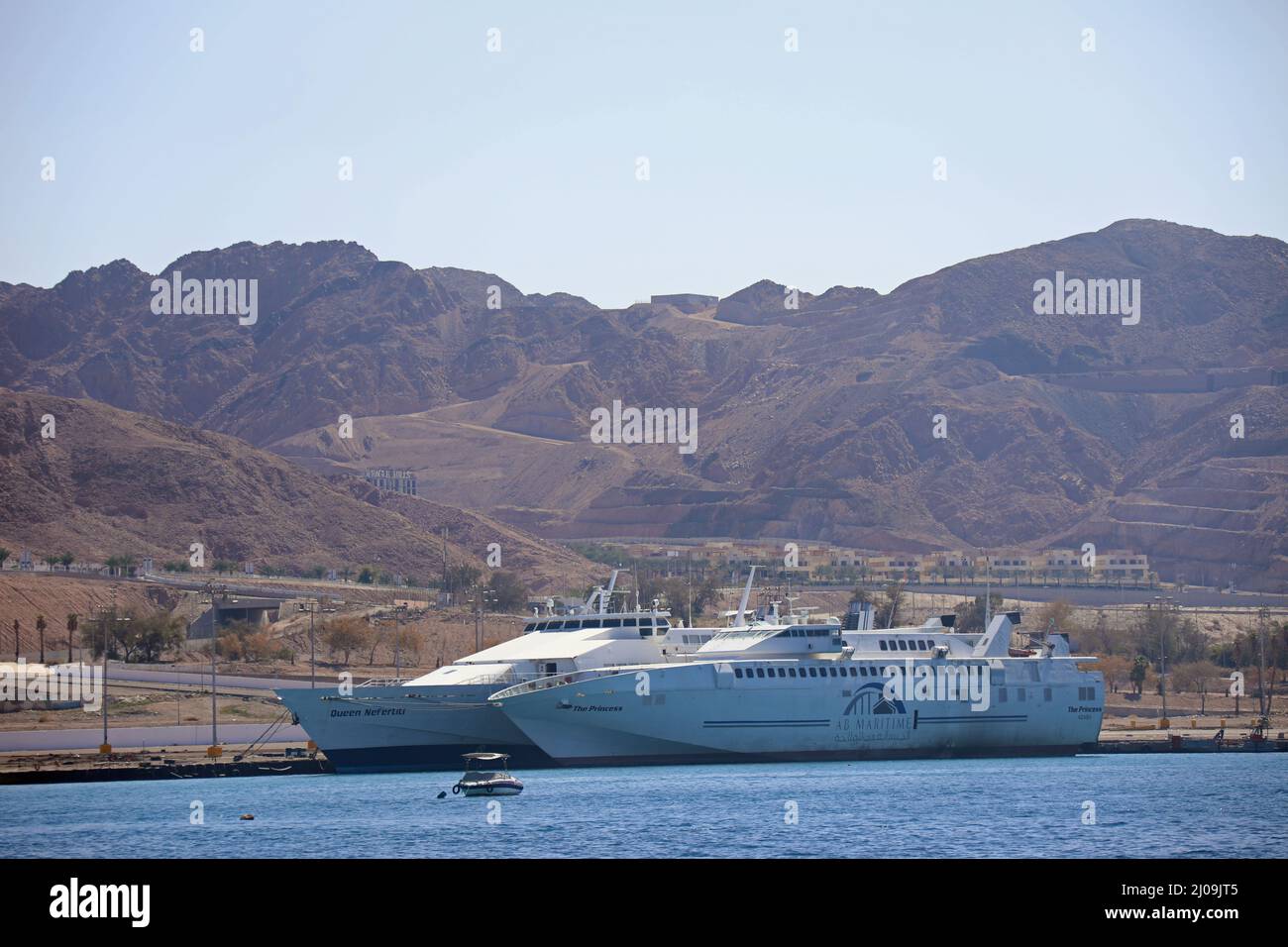 Le navi del Ponte Arabo ormeggiate ad Aqaba Foto Stock