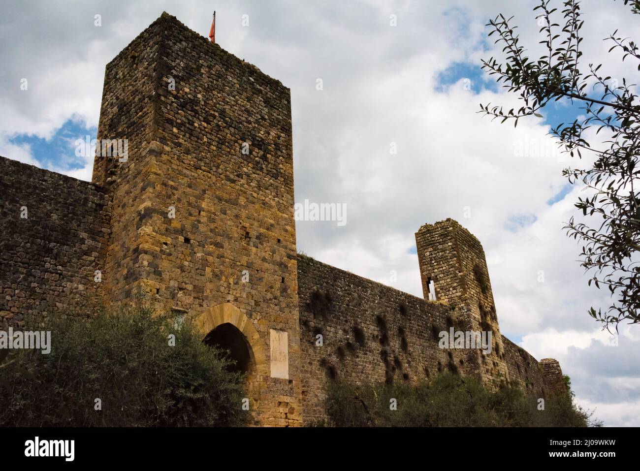 Borgo medievale fortificato di Monteriggioni, Provincia di Siena, Regione Toscana, Italia Foto Stock