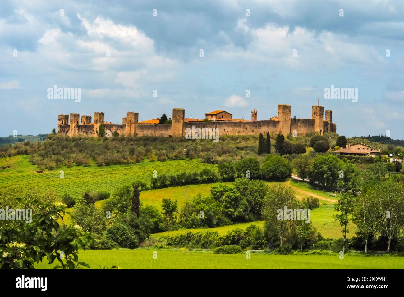 Borgo medievale fortificato di Monteriggioni, Provincia di Siena, Regione Toscana, Italia Foto Stock