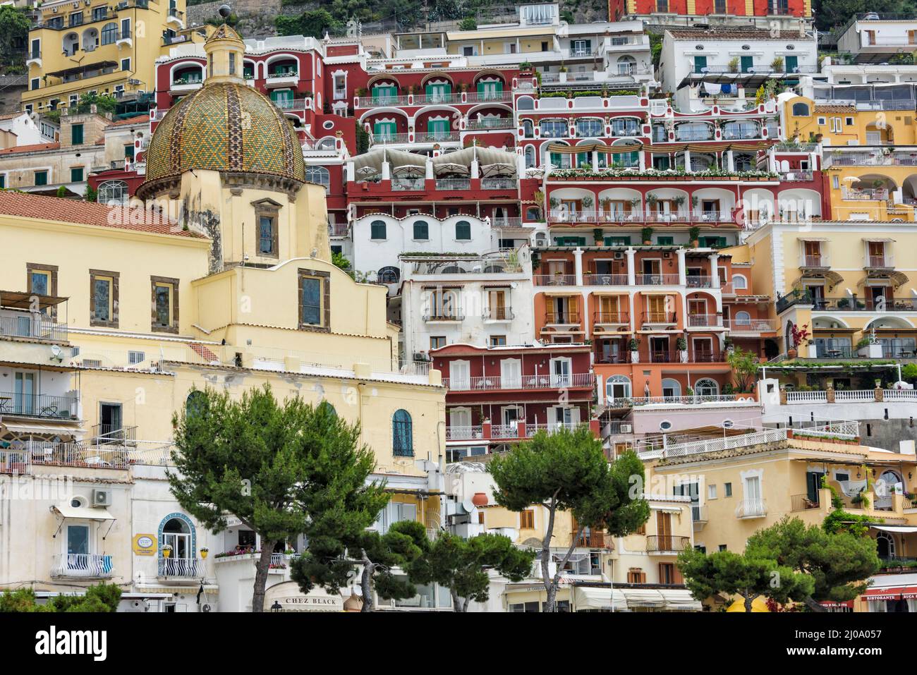 Chiesa di Santa Maria Assunta, Positano lungo la Costiera Amalfitana, Provincia di Salerno, Regione Compania, Italia Foto Stock
