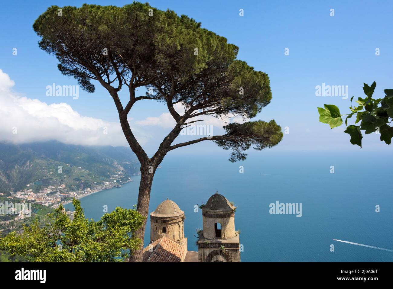 Vista della Costiera Amalfitana da Ravello, Provincia di Salerno, Regione Compania, Italia Foto Stock