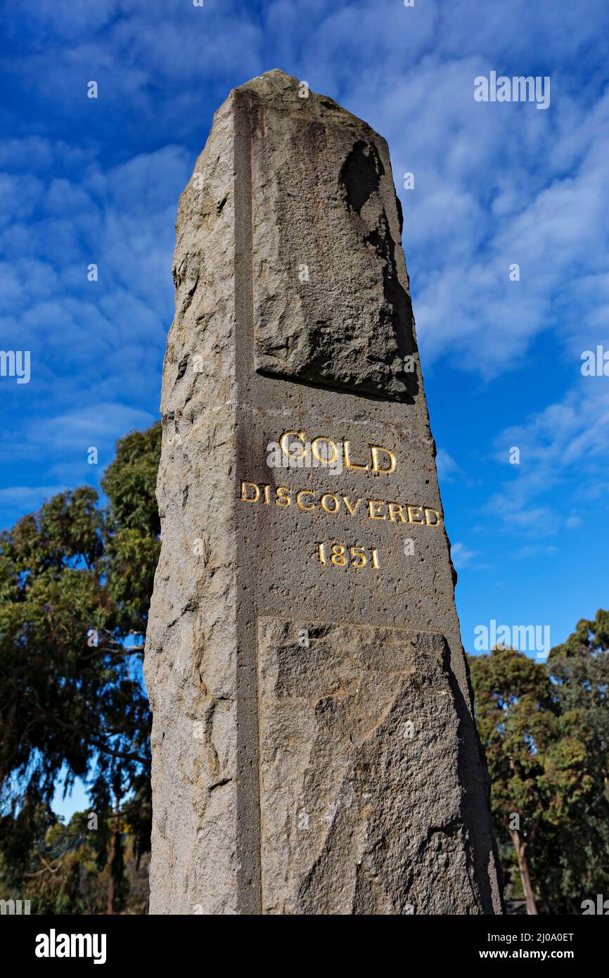 Ballarat Australia / Granite Obelisco celebra la scoperta dell'oro a Ballarat Est. Foto Stock