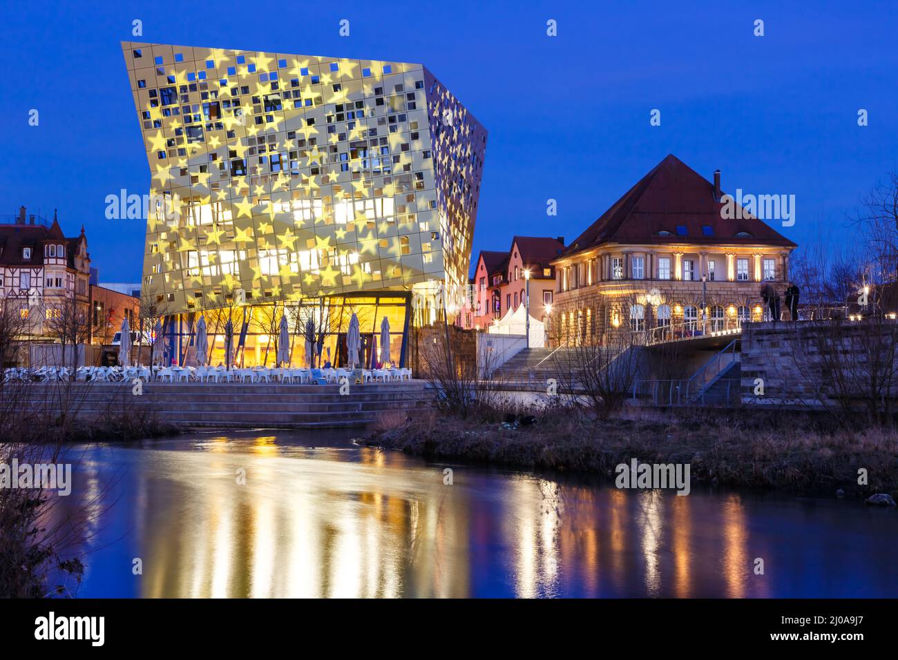 schwäbisch Gmünd con Forum e il fiume di pietre al crepuscolo viaggio città notte in Germania Foto Stock
