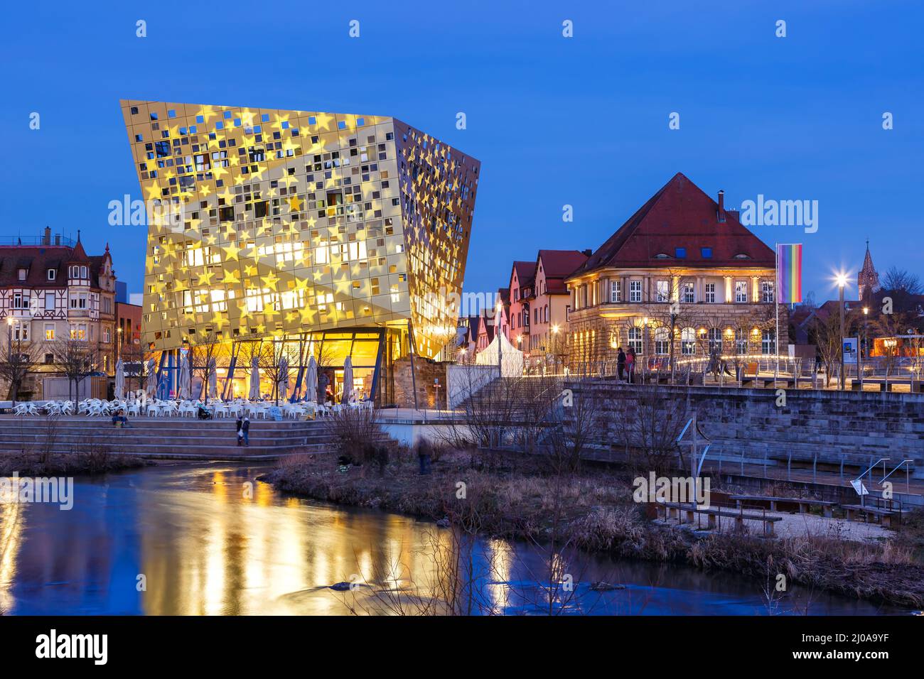 schwäbisch Gmünd con Forum e il fiume di pietre al crepuscolo viaggio città notte in Germania Foto Stock