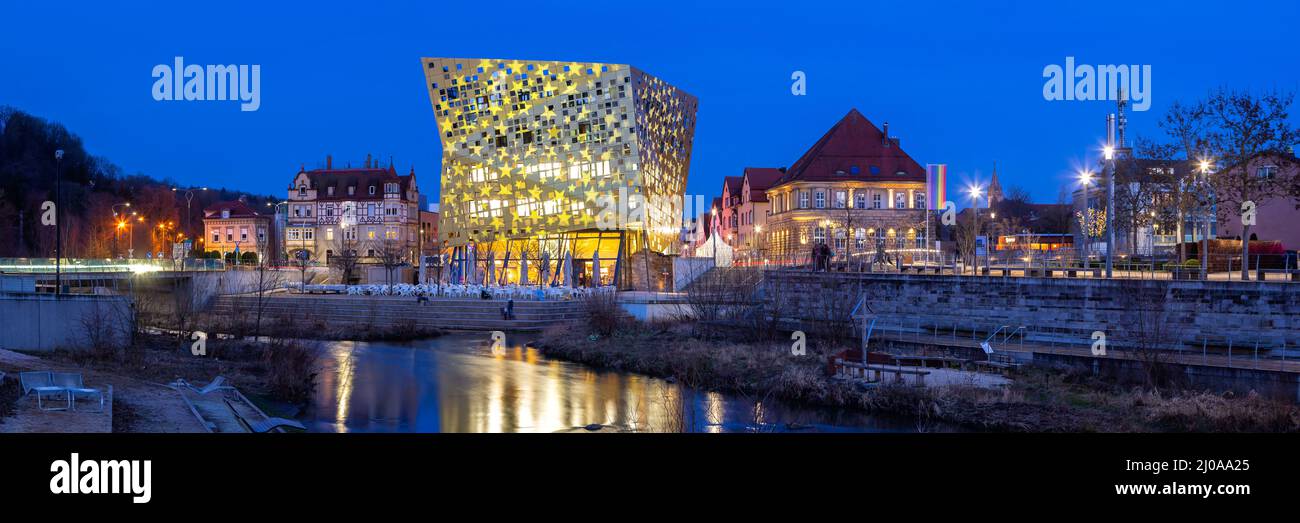 schwäbisch Gmünd con il Foro e il fiume di pietre al crepuscolo viaggio viaggiare città città panorama notte in Germania Foto Stock