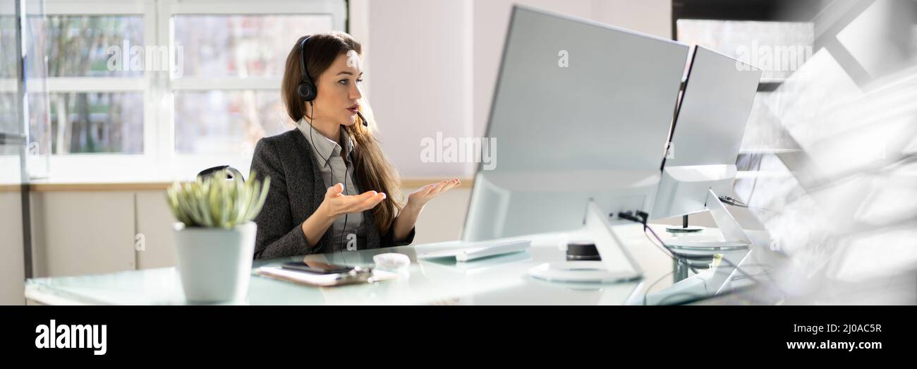 Assistente personale virtuale Donna che fa la videochiamata di conferenza Foto Stock