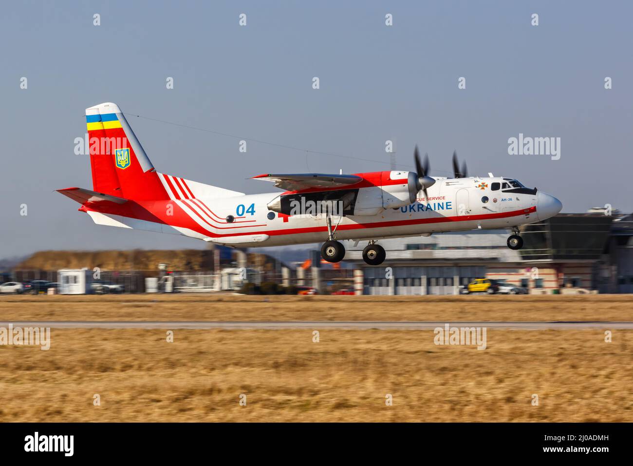 Stoccarda, Germania - 4 marzo 2022: Ukraine Rescue Service Antonov AN-26 aereo all'aeroporto di Stoccarda (Str) in Germania. Foto Stock