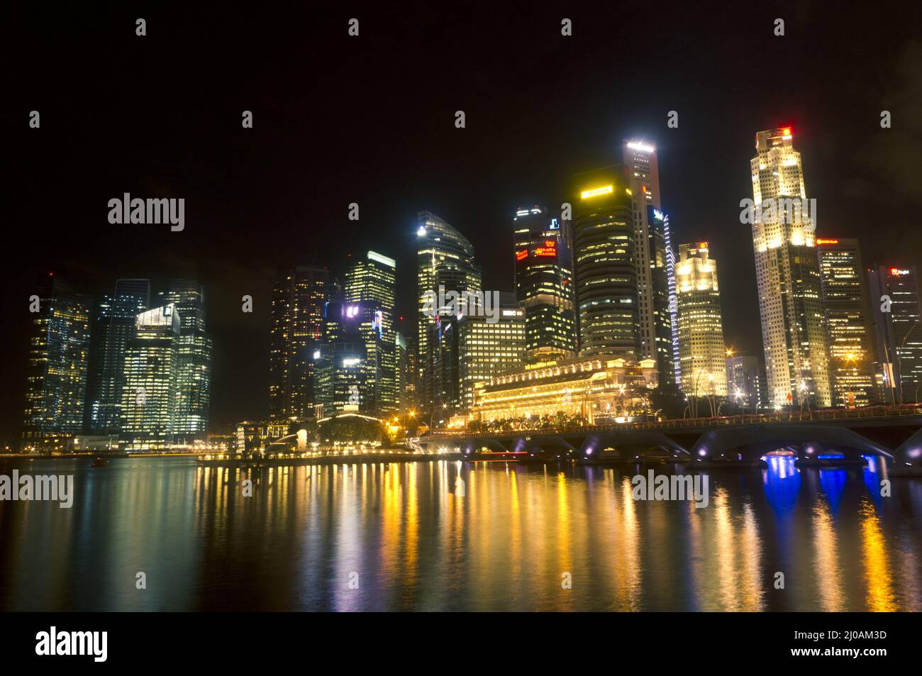 Singapore skyline della città di notte Foto Stock