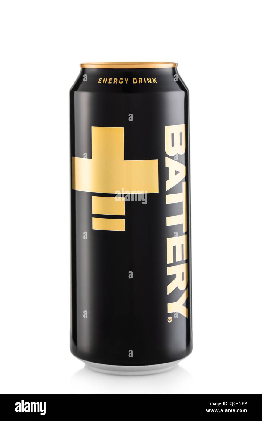 LONDRA,UK - FEBBRAIO 14,2022: Bevanda energetica della batteria in lattina di alluminio su bianco. Foto Stock