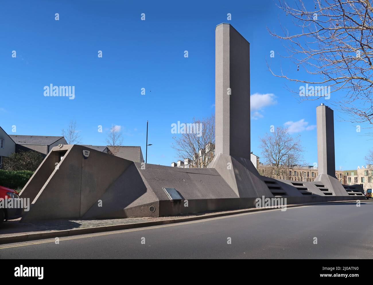 Londra, Regno Unito. Struttura di sfiato in calcestruzzo da un sistema di teleriscaldamento sotterraneo su Akerman Road noto come "il sottomarino Camberwell" Foto Stock