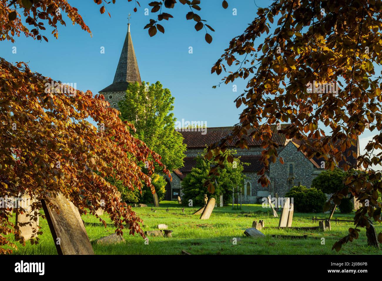Mattina di primavera alla chiesa di St Michael's and All Angels a Southwick, West Sussex, Inghilterra. Foto Stock