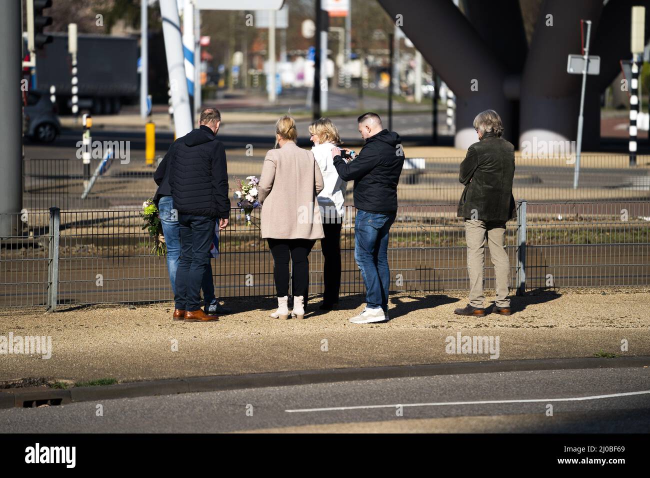 UTRECHT - Utrecht herdenkt de tramaanslag porta Gokmen T. van drie jaar geleden, waarbij vier mensen overleden. De afgelopen twee herdenkingen waren kleinschalig door de coronamaatregelen. Dit jaar mag er publiek bij zijn. ANP JEROEN JUMELET Foto Stock