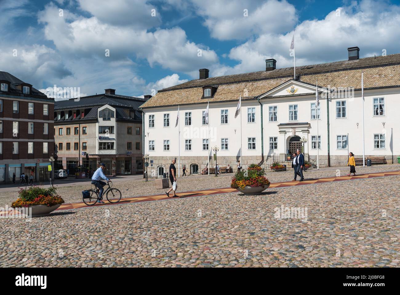 Falun, Dalarna - Svezia - 08 05 2019: Vista sul municipio e sulla piazza della città Foto Stock