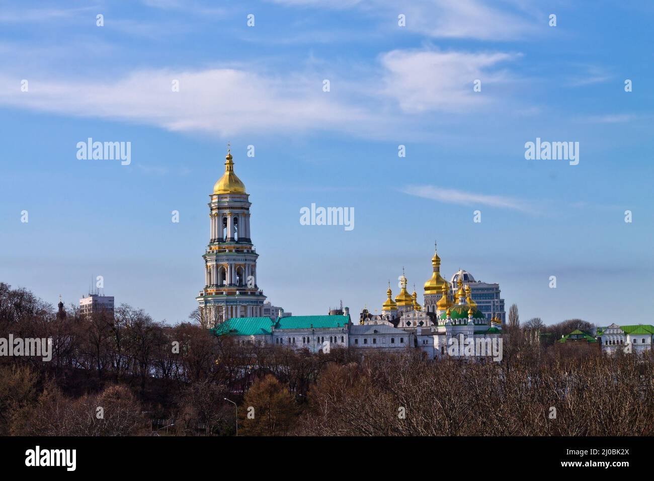 Kiev-Pechersk Lavra sullo sfondo del cielo blu Foto Stock