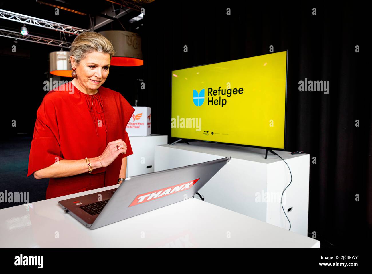 Rijswijk, Paesi Bassi. 18th Mar 2022. La regina Maxima dei Paesi Bassi lancia un sito di aiuto per i rifugiati ucraini presso il centro di richiesta dei rifugiati di Rijswijk, Paesi Bassi, 18 marzo 2022. Credit: Patrick van Katwijk/dpa/Alamy Live News Foto Stock