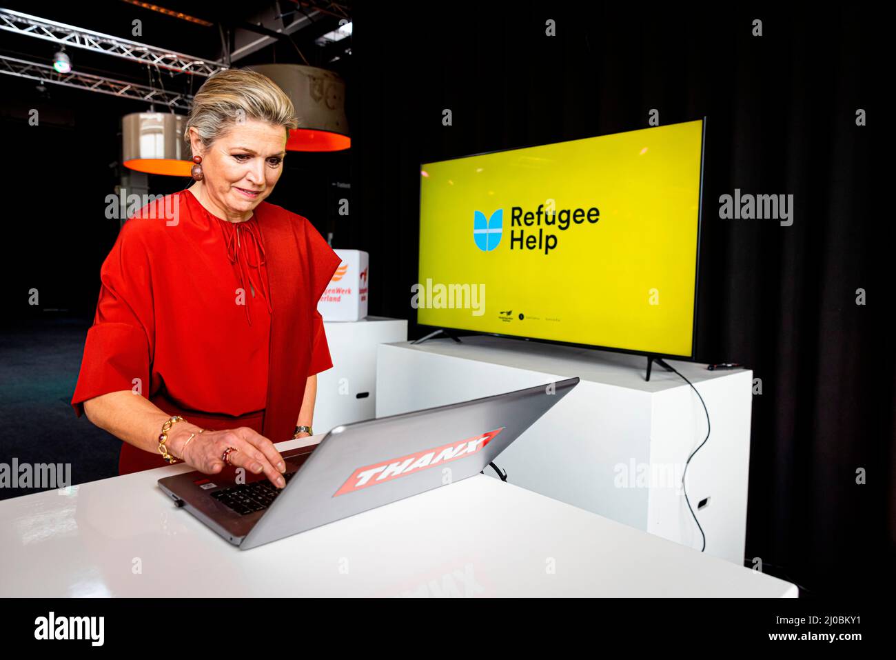 Rijswijk, Paesi Bassi. 18th Mar 2022. La regina Maxima dei Paesi Bassi lancia un sito di aiuto per i rifugiati ucraini presso il centro di richiesta dei rifugiati di Rijswijk, Paesi Bassi, 18 marzo 2022. Credit: Patrick van Katwijk/dpa/Alamy Live News Foto Stock