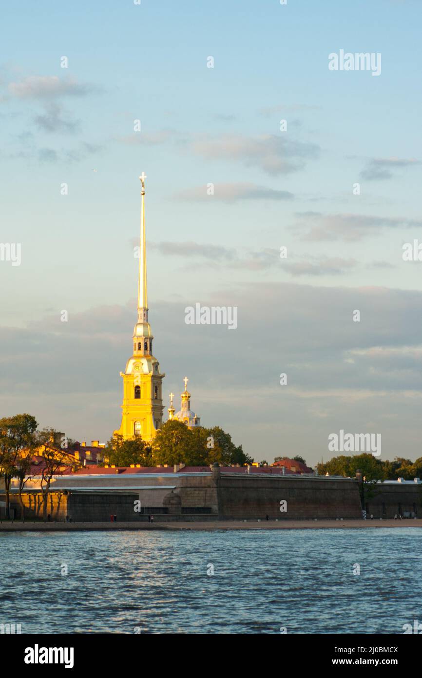 La Fortezza di Pietro e Paolo è l'originaria cittadella di San Pietroburgo, Russia, fondata da Pietro il Grande nel 1703 e costruita a D. Foto Stock