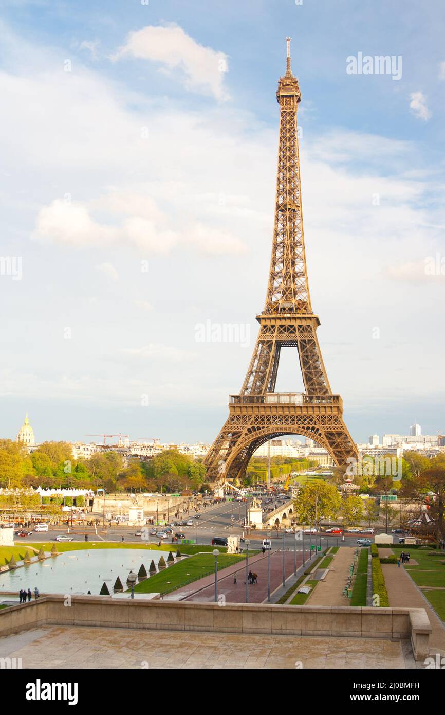 La Torre Eiffel vista dal Trocadero, Parigi, Francia. Foto Stock