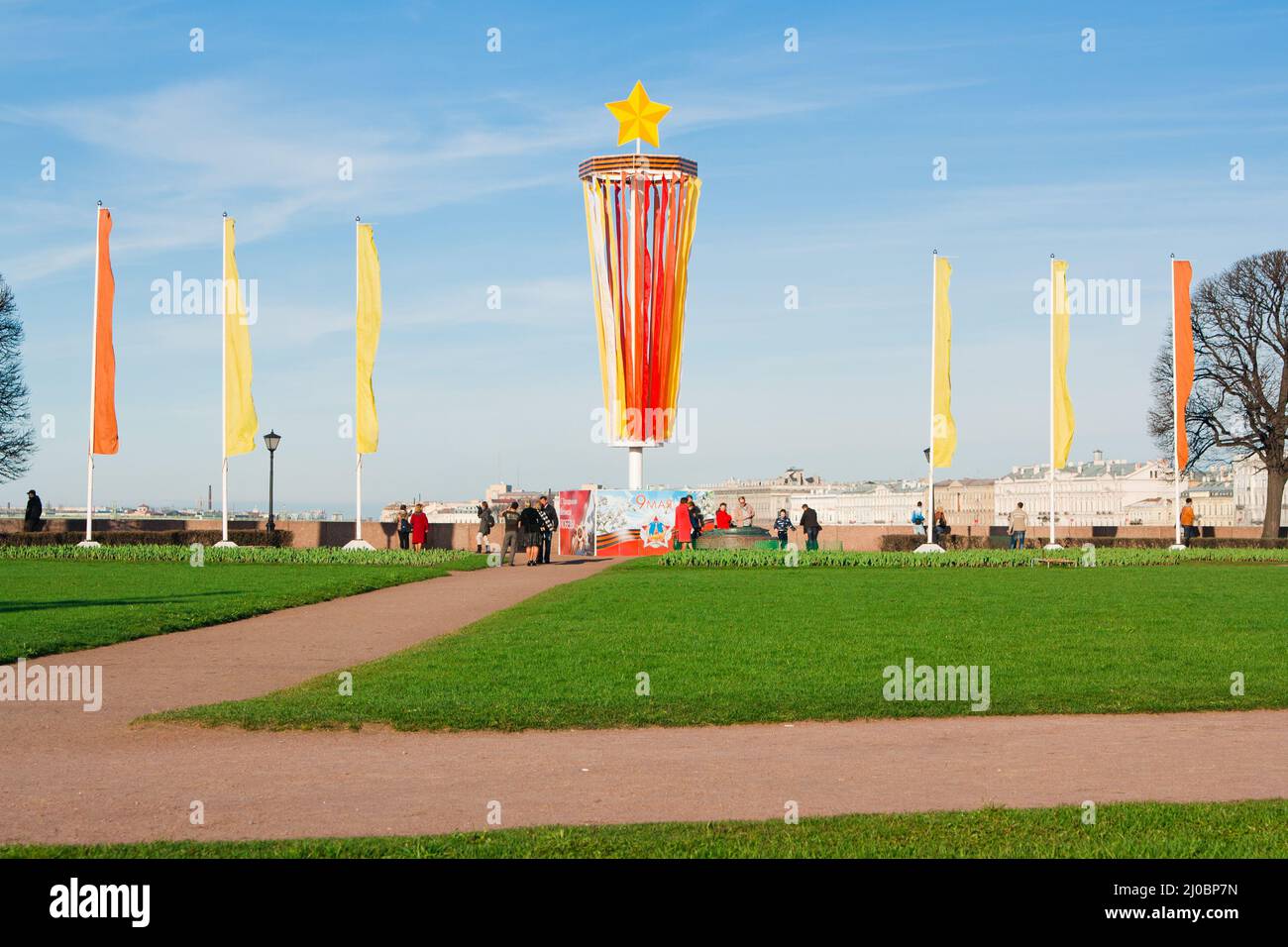 Decorazione dello Spit dell'Isola di Vasilyevsky nella Giornata della Vittoria il 9 maggio. San Pietroburgo Foto Stock