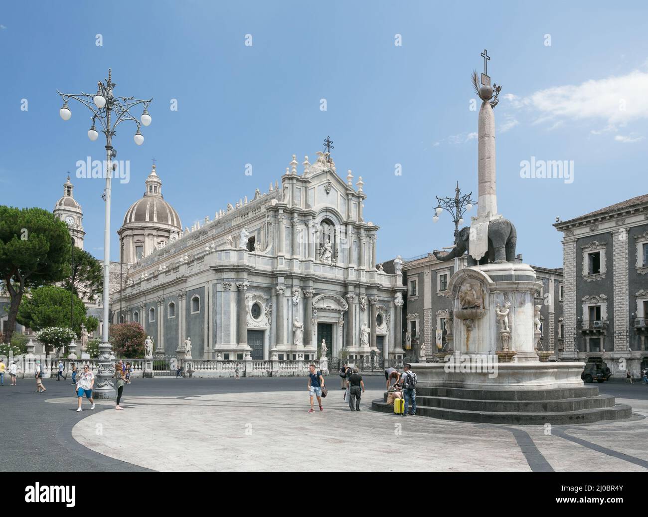 Piazza del Duomo di Catania con la Cattedrale di Santa Agatha a Catania in Sicilia Foto Stock